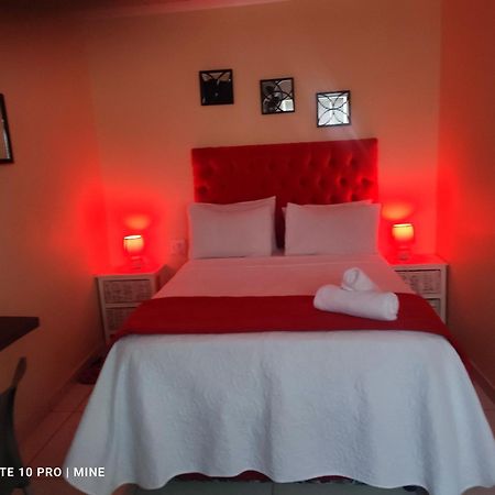 The Croc Guest House Springs  Exteriör bild