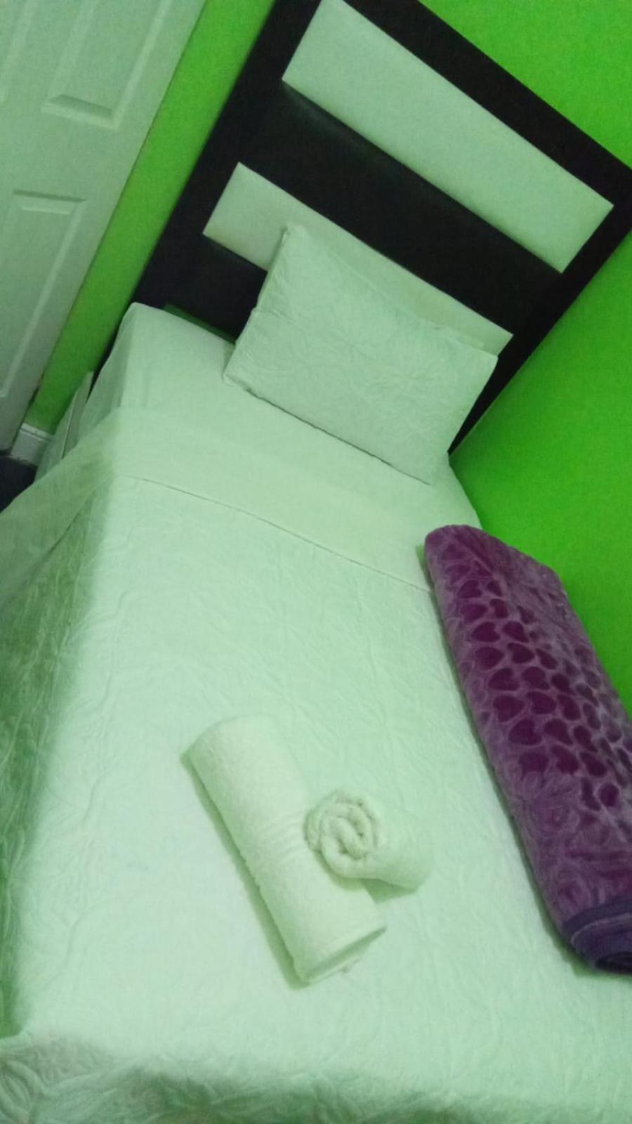The Croc Guest House Springs  Exteriör bild