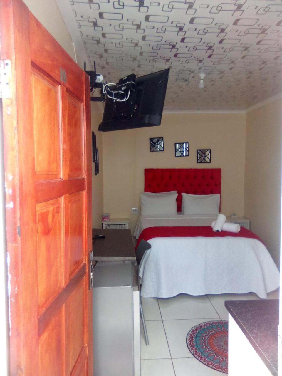 The Croc Guest House Springs  Exteriör bild